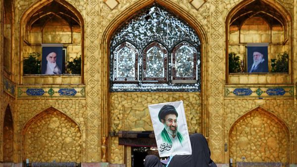 اطلاعیه شماره ۲ آستان قدس رضوی/ تردد در صحن‌ها و رواق‌های مرکزی حرم رضوی از ۱۷ تیرماه محدود شد
