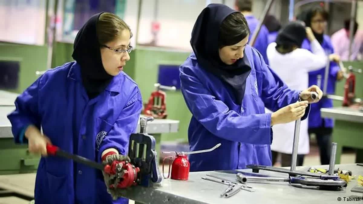 «امنیت شغلی» زیر تیغ سودجویی/ زنان به راحتی آب خوردن اخراج می‌شوند!