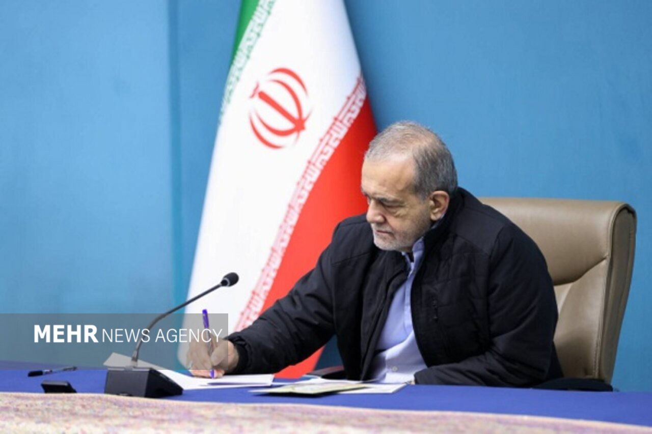 دستور پزشکیان درباره طلب ۴ میلیارد یورویی تامین‌کنندگان کالاهای اساسی