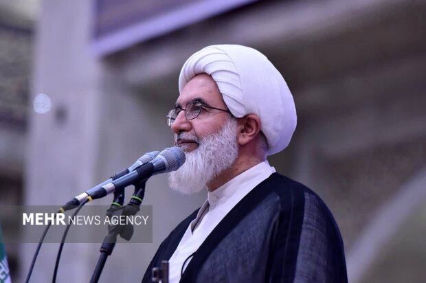 امام جمعه تهران: رهبر شهید عاشق مردم و حریص بر خدمت به خلق بود