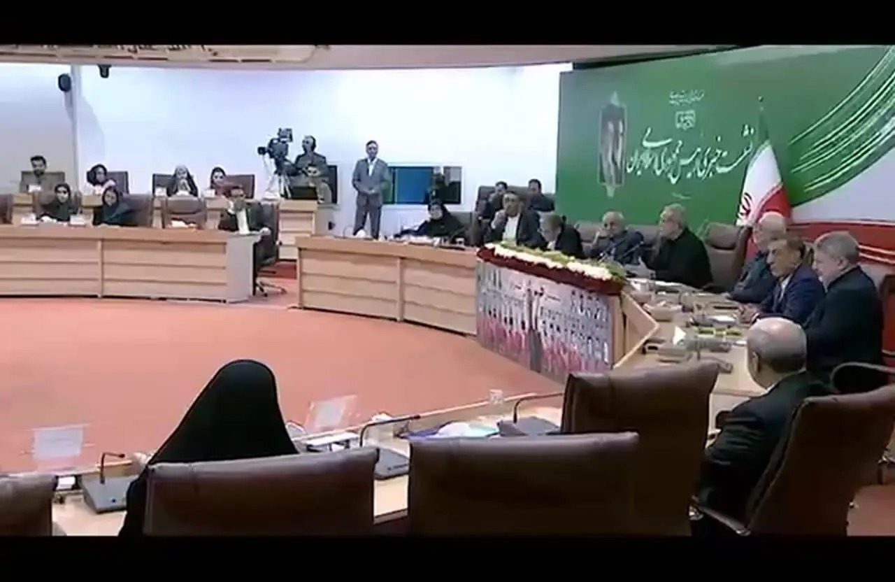 واکنش پزشکیان به وجود اختلاف نظر در کشور درباره تفاهم ایران و آمریکا/ نهایتاً هرچه رهبر انقلاب تصمیم بگیرند اجرا خواهد شد+ فیلم