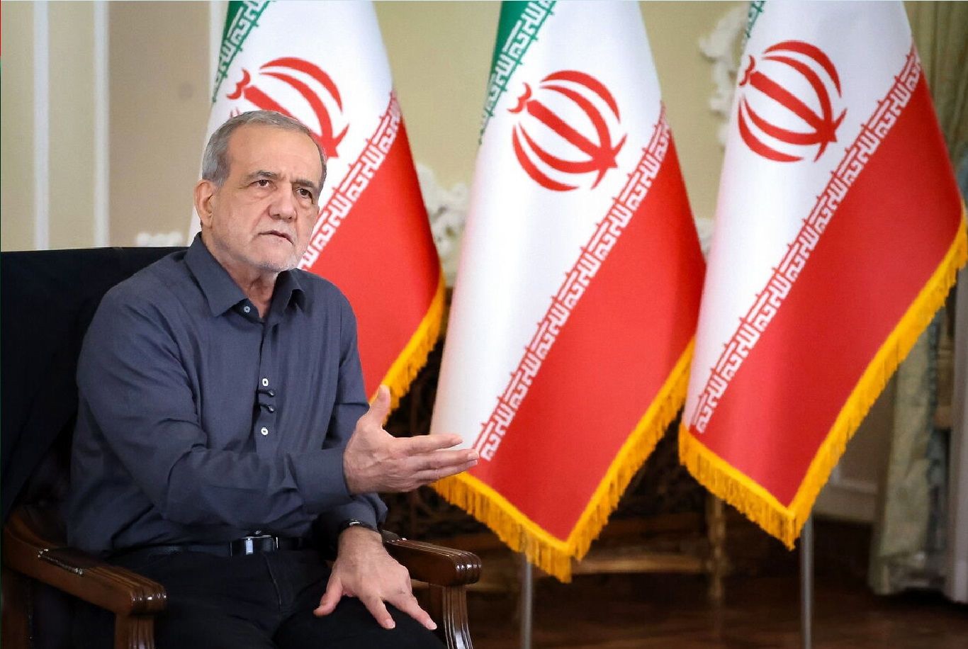پزشکیان: ما به هیچ عنوان در برابر قلدری سر خم نخواهیم کرد/ بهتر است امروز که در قدرت و عزت هستیم جنگ را پایان دهیم/ چه کسی گفته دولت باید بنزین ۱۳۰ هزار تومانی بخرد و بعد آن را ۱۵۰۰ تومان بفروشد؟