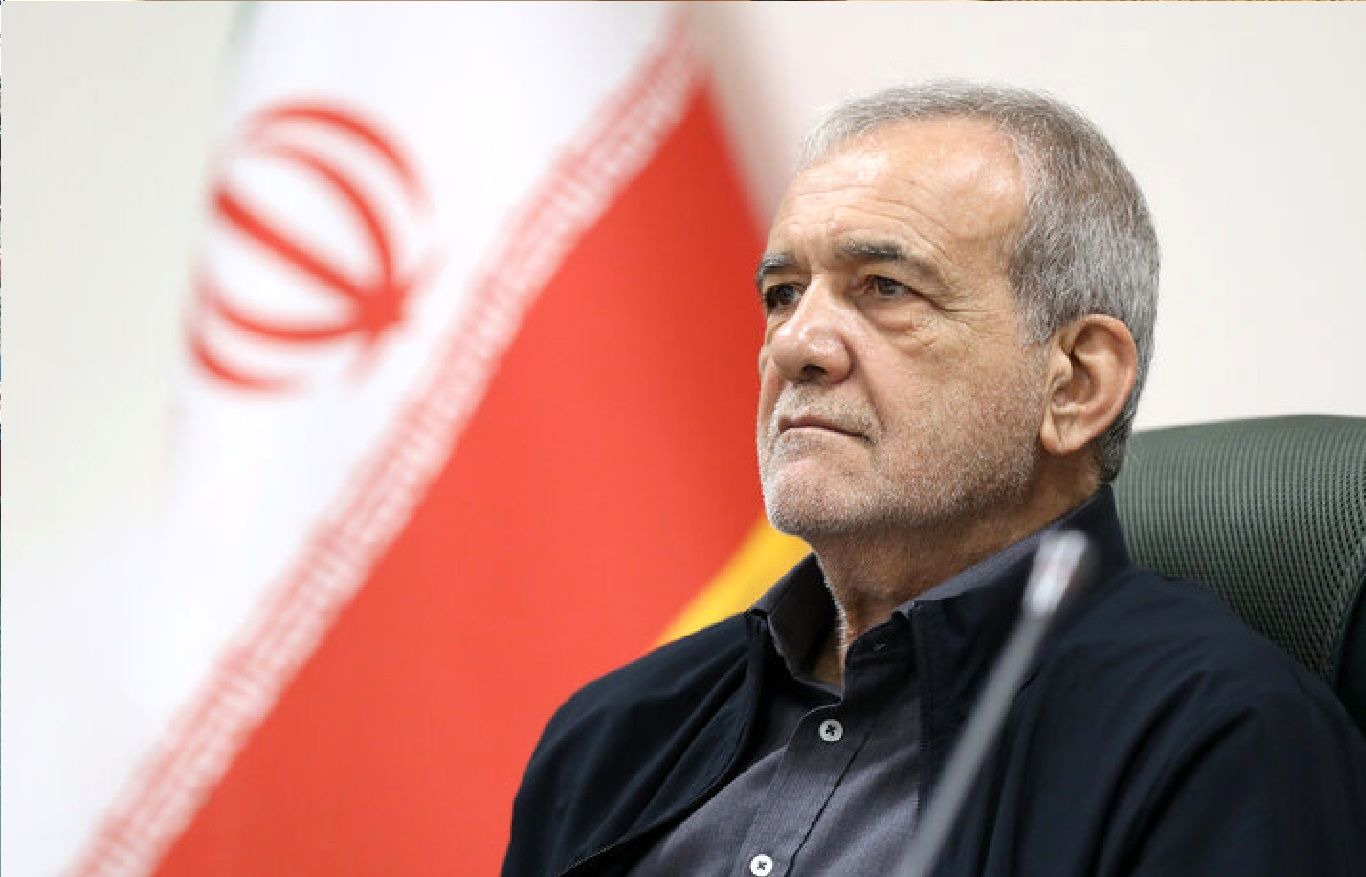 پزشکیان: به سرمایه‌گذارانی که بخواهند در حوزه پنل خورشیدی فعالیت کنند زمین و امکانات می‌دهیم