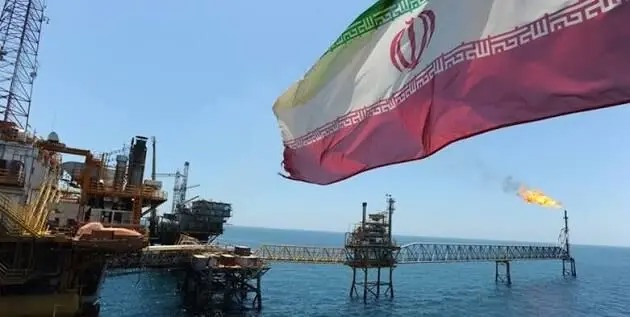 کارشناس حوزه نفت: نفت گران، کاهش صادرات ایران را جبران می‌کند
