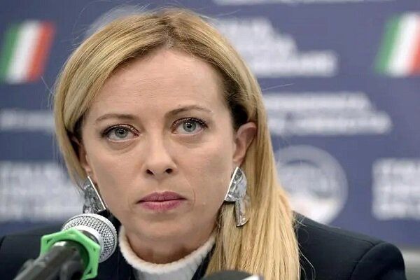 ملونی: ممنوعیت برقع و نقاب در مدارس ایتالیا در راه است