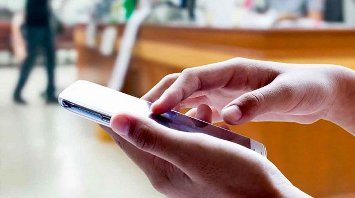 اعتیاد به خبر خواندن/ خبر خواندن دیگر برای باخبر شدن نیست/ اگر چند دقیقه بی خبر بمانیم اضطراب بر وجودمان سایه می‌اندازد