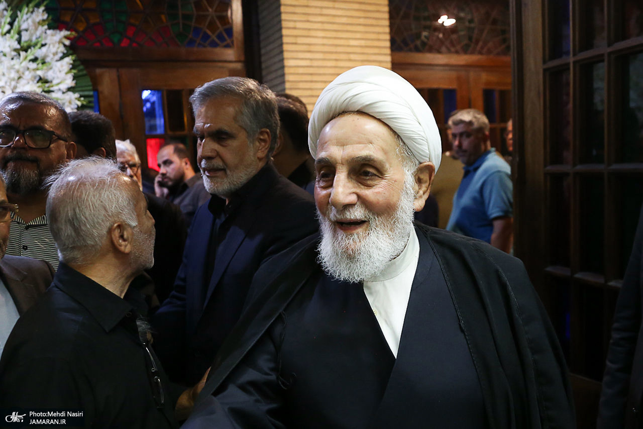 تصاویری شخصیت‌های مختلف سیاسی در مراسم ختم احمد ناطق نوری/ از پزشکیان و ظریف تا کروبی و روحانی