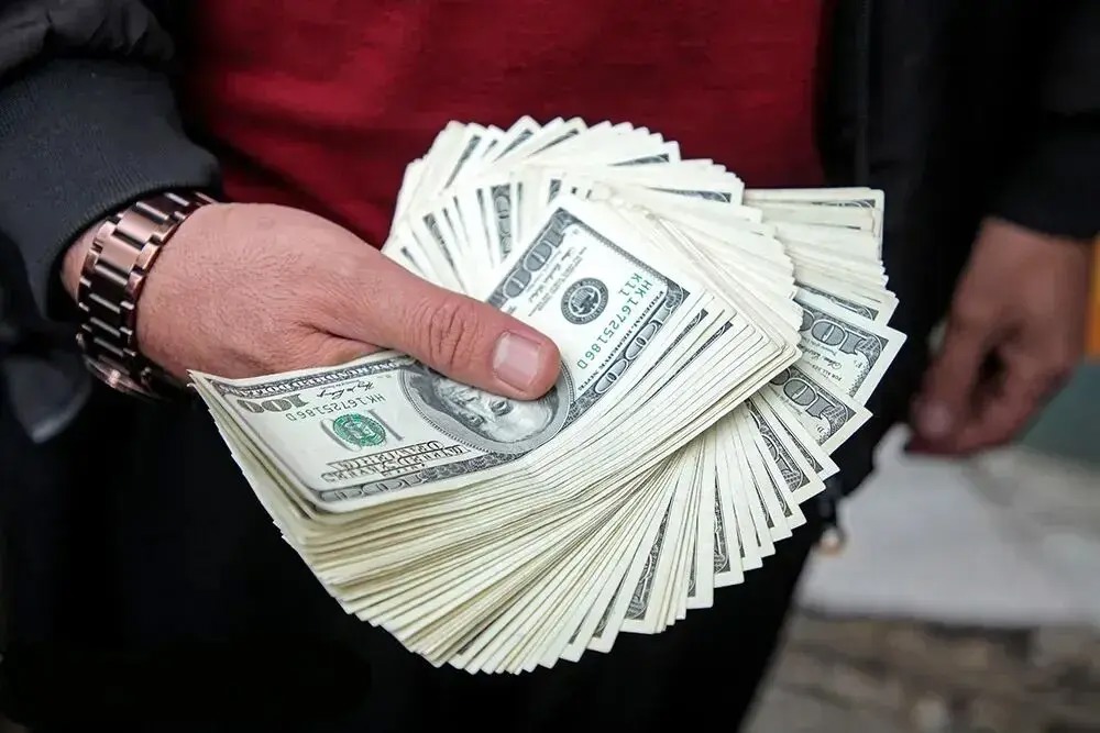 تداوم برخورد با عوامل اخلال در بازار ارز؛ شناسایی ۵۱ صفحه و توقیف ۲۴ صفحه مجازی فعال در قیمت‌گذاری کاذب ارز/ گرداننده ۱۶ کانال تخصصی قیمت‌گذاری شناسایی شد