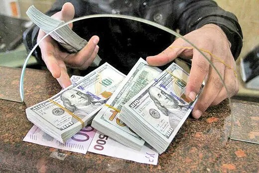 آغاز فروش ۱۰ هزار دلار در ۵ بانک منتخب برای مدیریت بازار ارز