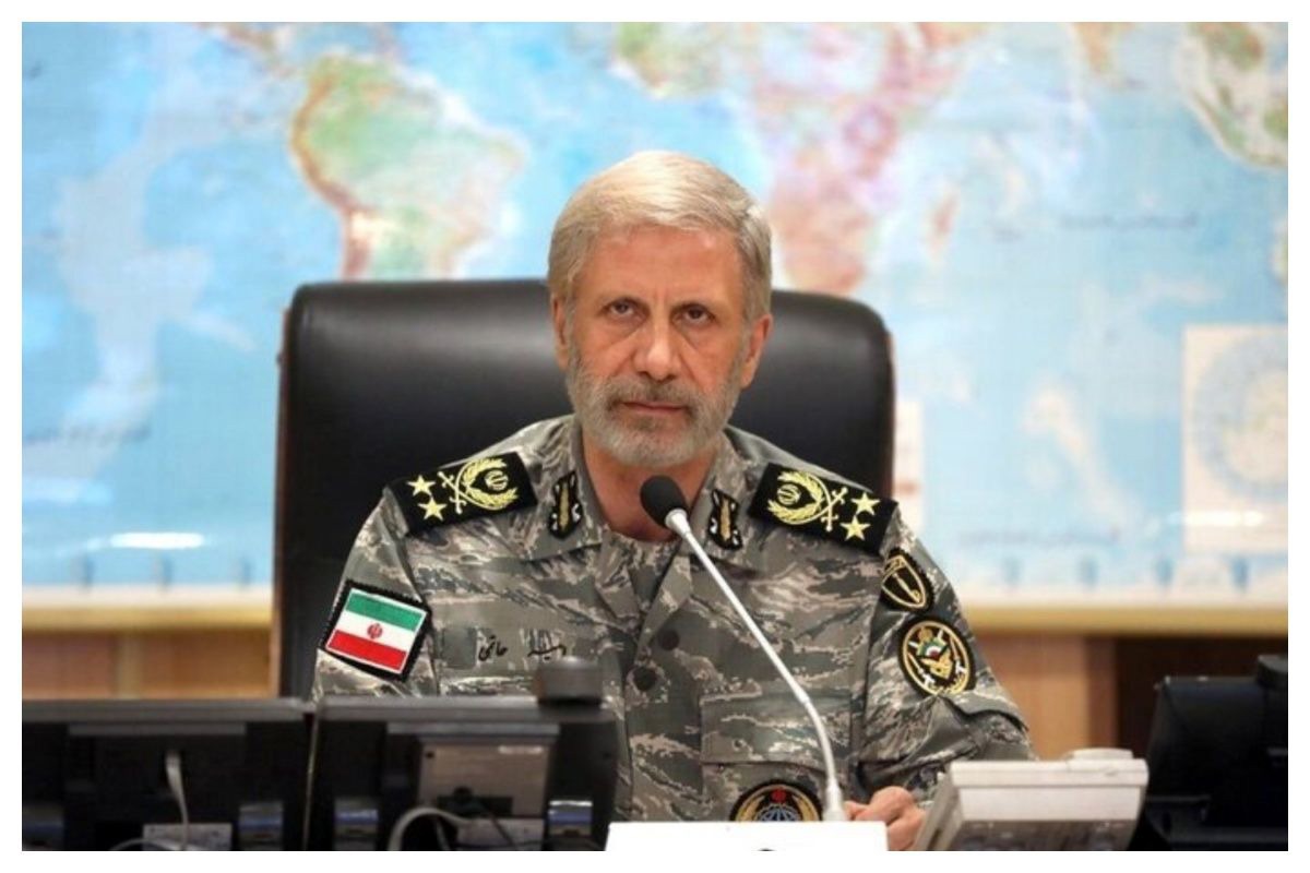 فرمانده کل ارتش: جنگ هنوز پایان نیافته است/ در صورت اشتباه مجدد آمریکا، پاسخ کوبنده خواهیم داد