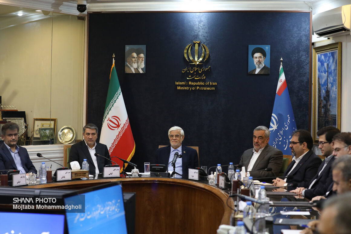 نگاه کارکنان وزارت نفت ملی است