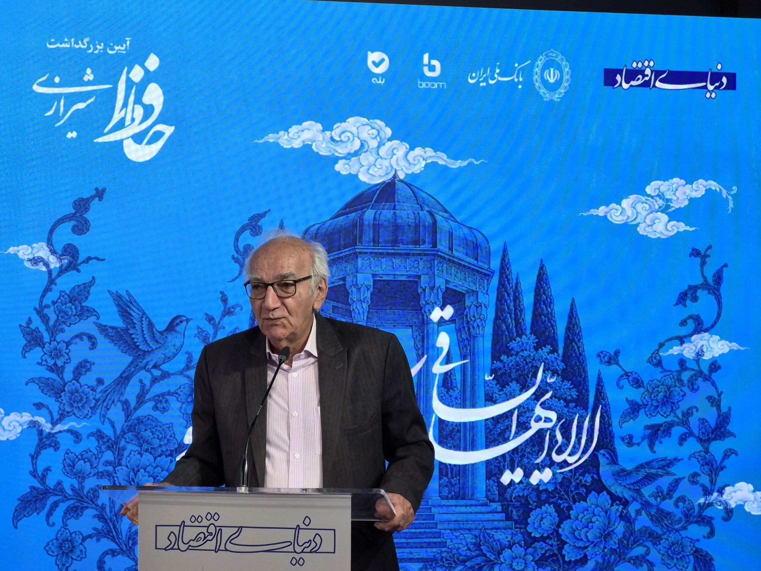 خاطره جالب بنفشه‌خواه از حافظ‌خوانی در دروازه شمیران؛ تکرار زاییده فقر است/ فقر فقط مادی نیست، فقر معنوی هم هست