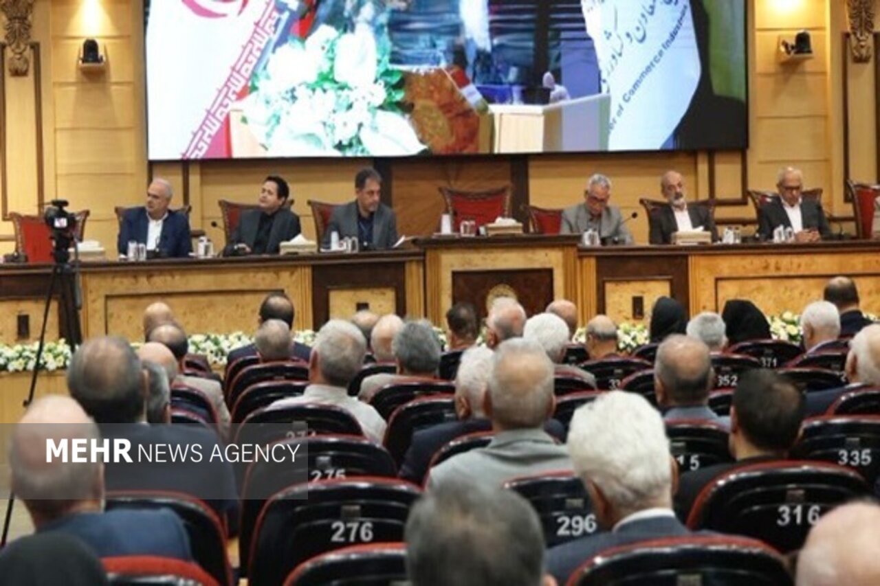پرسش اتاق ایران از بانک مرکزی؛ ۴۰۰ همت اعتبار به کدام بنگاه‌ها رسید؟