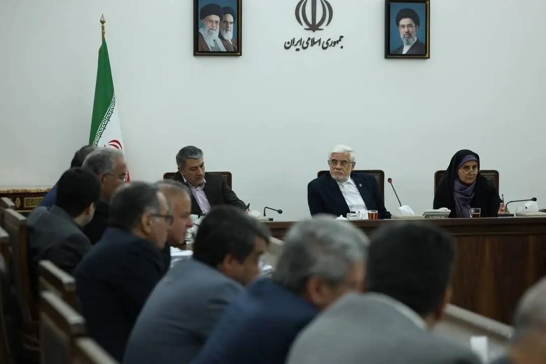 عارف: محاصره دریایی دشمن فرصتی برای توسعه گذرگاه‌های مرزی و کریدورهای کشور شد