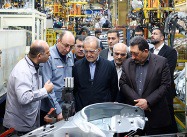 پزشکیان در بازدید از خط تولید سایپا وعده حمایت از صنعت خودرو داد